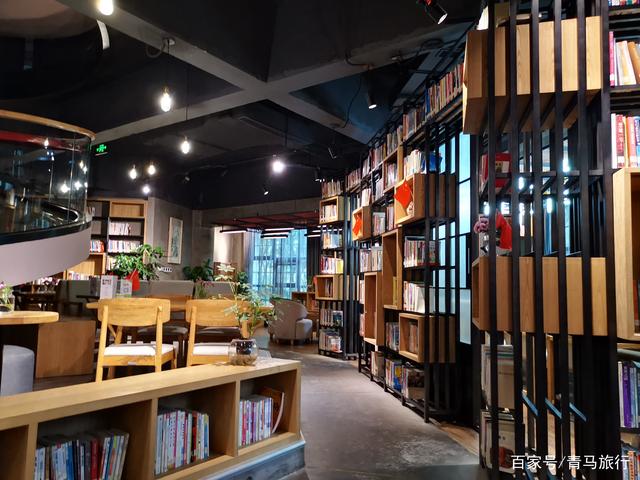 杭州有一家网红餐厅，以图书馆为主题，餐厅名字更是颇具文化气息