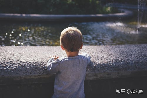 国学起名：—\字喜用土，稳重大气，有涵养的男孩名字